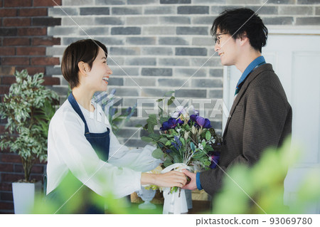 Flower shop customer service male Flower shop customer service male 93069780