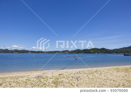 夏季的瀨戶內海，因島島波海灘的風景 93070080