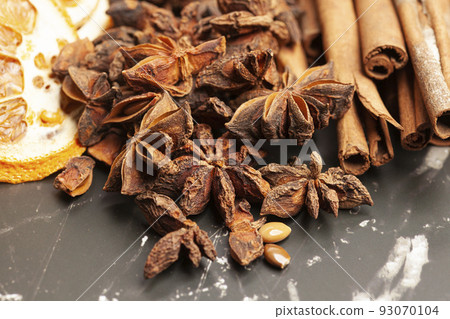 Cinnamon sticks,dried oranges and anise star Cinnamon sticks,dried oranges and anise star 93070104