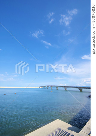 通往福岡縣行橋市沓尾長井漁港的長壽橋 93070836