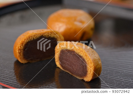 Brown sugar hot spring manju 93072942