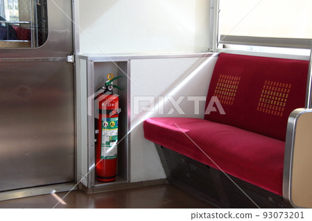 列車內的滅火器(宇都宮線205系列列車) 列車內的滅火器(宇都宮線205系列列車) 93073201