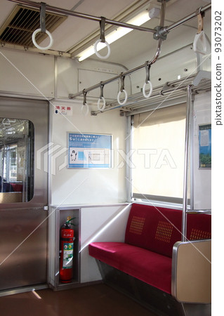 Fire extinguisher in the train (Utsunomiya Line 205 series train) Fire extinguisher in the train (Utsunomiya Line 205 series train) 93073202