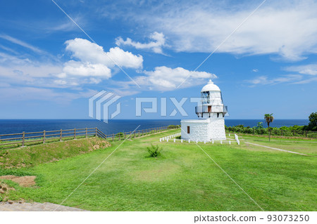 8月石川縣鈴洲市夏季六甲崎燈塔 93073250