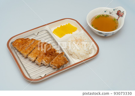 碗裡的豬排 93073330