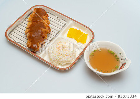 碗裡的豬排 93073334