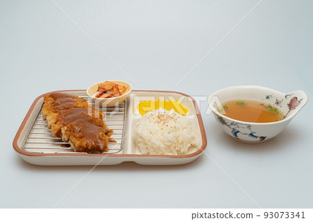 碗裡的豬排 93073341