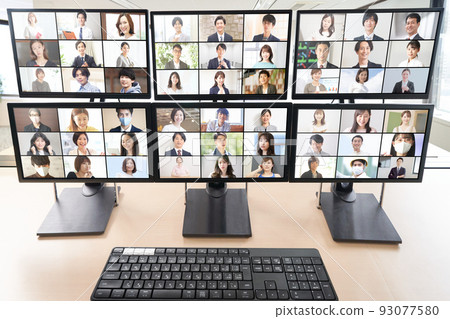 Large group video conferencing with multiple monitors 93077580