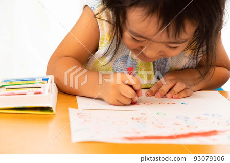 girl happily drawing 93079106