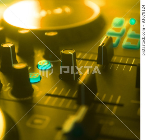 DJ mixing desk turntable DJ mixing desk turntable 93079124