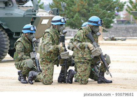 SDF personnel wearing gas masks 93079681
