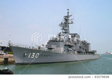 停泊的海上自衛隊驅逐艦 93079696