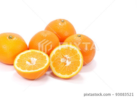Iyokan, Miyauchi, Ehime Prefecture, cut, cross-section, bright background Iyokan, Miyauchi, Ehime Prefecture, cut, cross-section, bright background 93083521