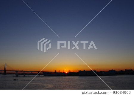 橫濱的日出（1月）地點：大山橋（神奈川縣橫濱市） 93084903