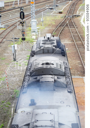 Kiha 183 Slant Nose to leave Departure signal is green! Kiha 183 Slant Nose to leave Departure signal is green! 93084906