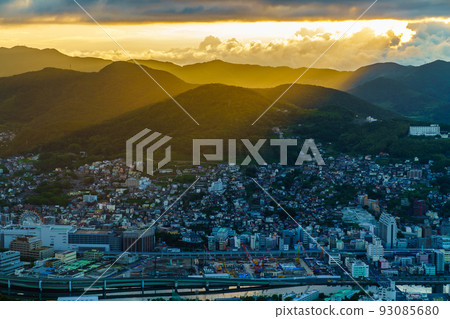 Dawn and sunrise from Inasayama Observatory [Nagasaki City] 93085680