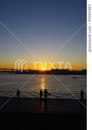 Sunrise in Yokohama (January) Location: Osanbashi (Yokohama City, Kanagawa Prefecture) Sunrise in Yokohama (January) Location: Osanbashi (Yokohama City, Kanagawa Prefecture) 93085867