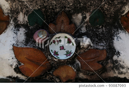 Mosaic of old pottery fragments decorating the walls of the temple Wat Arun in Bangkok, Thailand Mosaic of old pottery fragments decorating the walls of the temple Wat Arun in Bangkok, Thailand 93087093