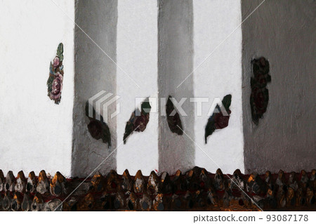 Mosaic of old pottery fragments decorating the walls of the temple Wat Arun in Bangkok, Thailand 93087178