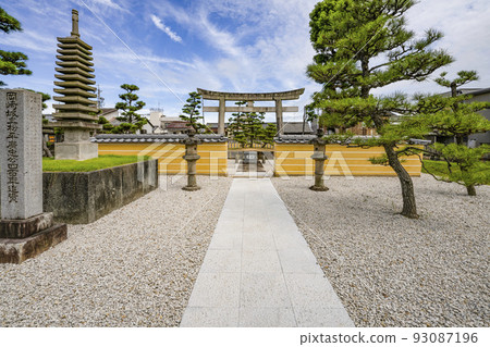 Shoo-ji Temple, the mausoleum of Hirotada Matsudaira after restoration (Okazaki City, Aichi Prefecture) Shoo-ji Temple, the mausoleum of Hirotada Matsudaira after restoration (Okazaki City, Aichi Prefecture) 93087196