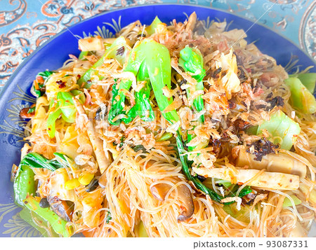 Stir-fried rice noodles in Taiwan 93087331
