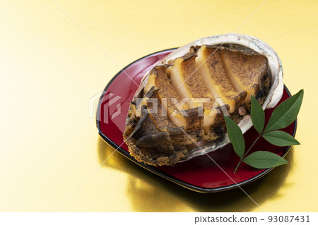 New Year dishes 5_sake-steamed abalone with shell_background gold 93087431