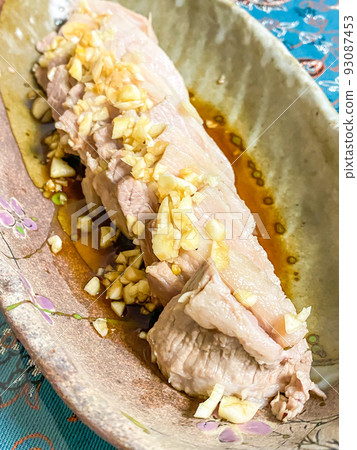 Chinese home cooking, garnished white sliced meat (boiled pork with garlic sauce) 93087453