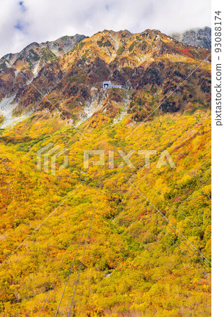 立山黑部阿爾卑斯山脈路線黑部平全景露台的秋季景觀 立山黑部阿爾卑斯山脈路線黑部平全景露台的秋季景觀 93088174