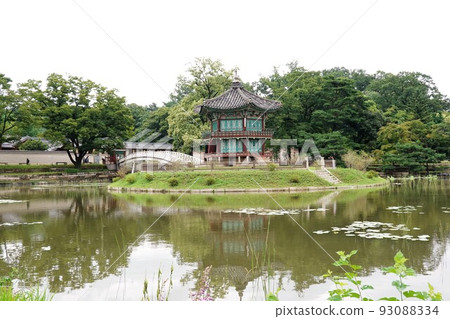 景福宮香原亭的夏日景色。 93088334