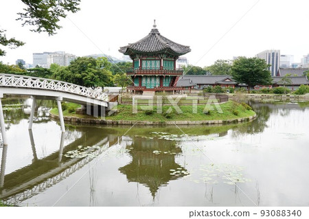 景福宮香原亭的夏日景色。 93088340