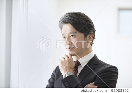 採訪50多歲西裝男 採訪50多歲西裝男 93088592