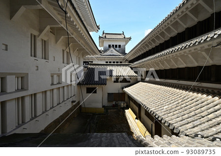 World Cultural Heritage National Treasure "Himeji Castle" Coalition type castle tower East small castle tower, West small castle tower, Inui small castle tower 93089735