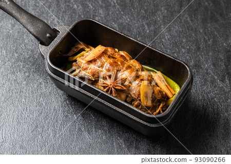 Pork steak grilled in iron pot 93090266