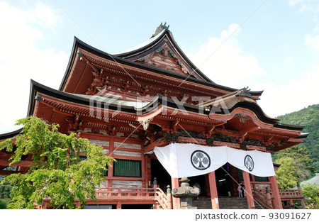 The main hall and main gate of Kai Zenkoji Temple are designated as Important Cultural Properties. 93091627