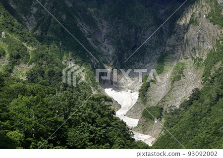 一倉澤的雪谷和陡峭的山脈 93092002