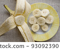 Banana bunch and peeled pieces   93092390