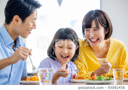 與家人的家庭 93092456