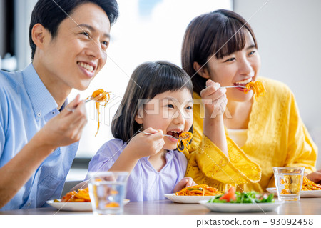 與家人的家庭 93092458