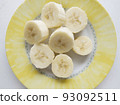 Banana bunch and peeled pieces   93092511