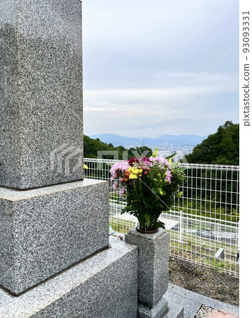 山上的墓地 山上的墓地 93093331