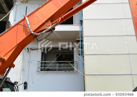 The demolition of solid concrete company housing in the Showa era seems to be a lot of hard work. The demolition of solid concrete company housing in the Showa era seems to be a lot of hard work. 93093466