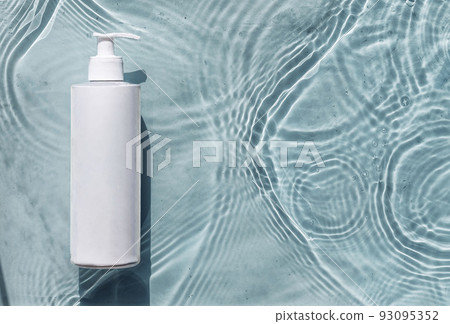 Cosmetic moisturizer with hyaluronic acid, micellar emulsion on blue water background with splashes. Mockup of cosmetic packaging 93095352