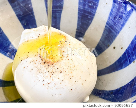 Burrata cheese with salt and pepper and lemon olive oil Burrata cheese with salt and pepper and lemon olive oil 93095657
