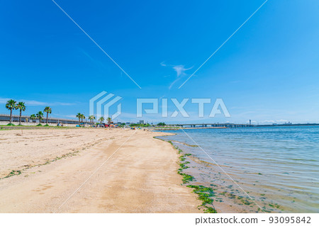 夏季的常滑臨空海灘熱鬧非凡（愛知縣常滑市） 93095842