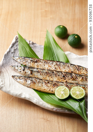 鹽烤秋刀魚 93096738