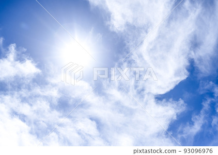 夏天天空太陽和雲彩橫濱 93096976