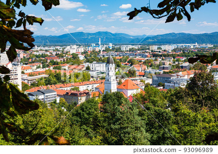 從斯洛文尼亞盧布爾雅那盧布爾雅那城堡山看新城的城市景觀 93096989