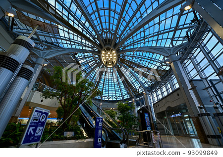 Interior of Kansai Airport, Osaka, Japan, in the International Departures  lounge. View into the Cartier store with Cartier logo over the entrance  Stock Photo - Alamy