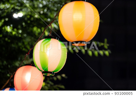 [夏季] 夜晚閃耀的七彩燈籠的夏日祭典 93100005