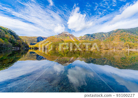 [秋季素材]秋季上高地和大正池周圍的風景[長野縣] 93100227